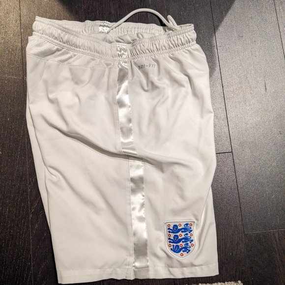 Nike England National Football Team Shorts - Picture 2 of 3